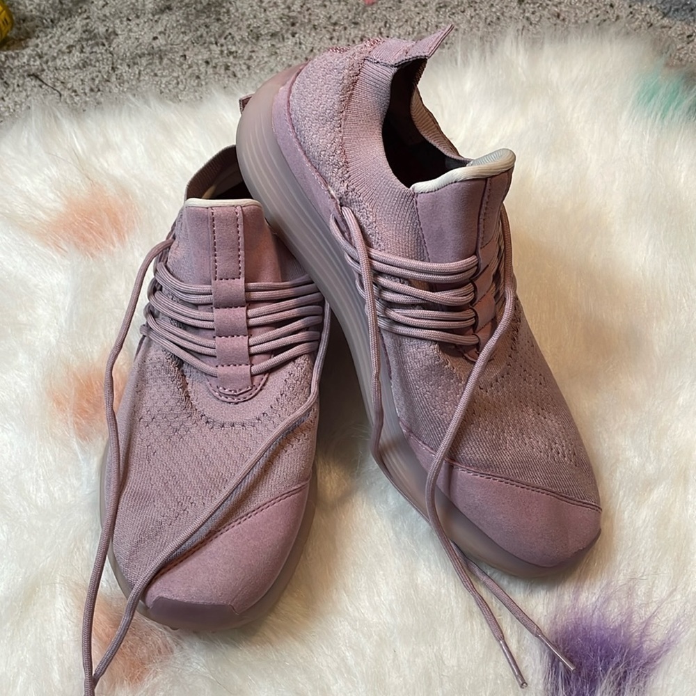 Lane Eight Light Purple Woman’s Tennis Shoes